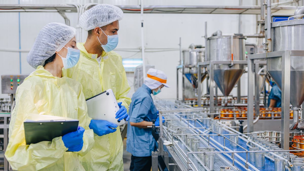 cleaning and sanitizing in food manufacturing